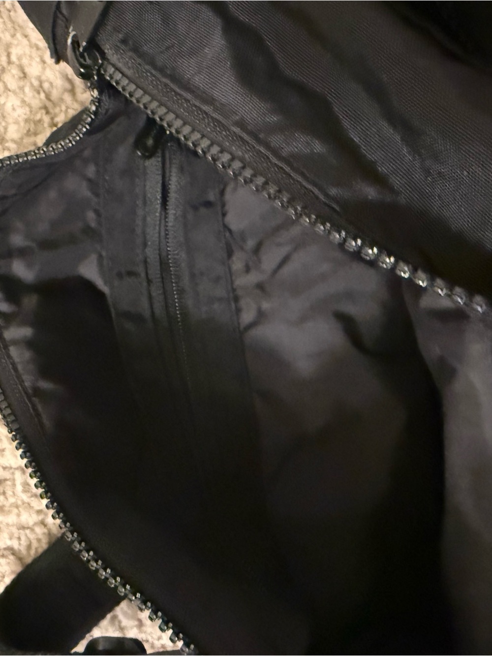 Medium black baggu bag with tiny bag keychain - Picture 4 of 4